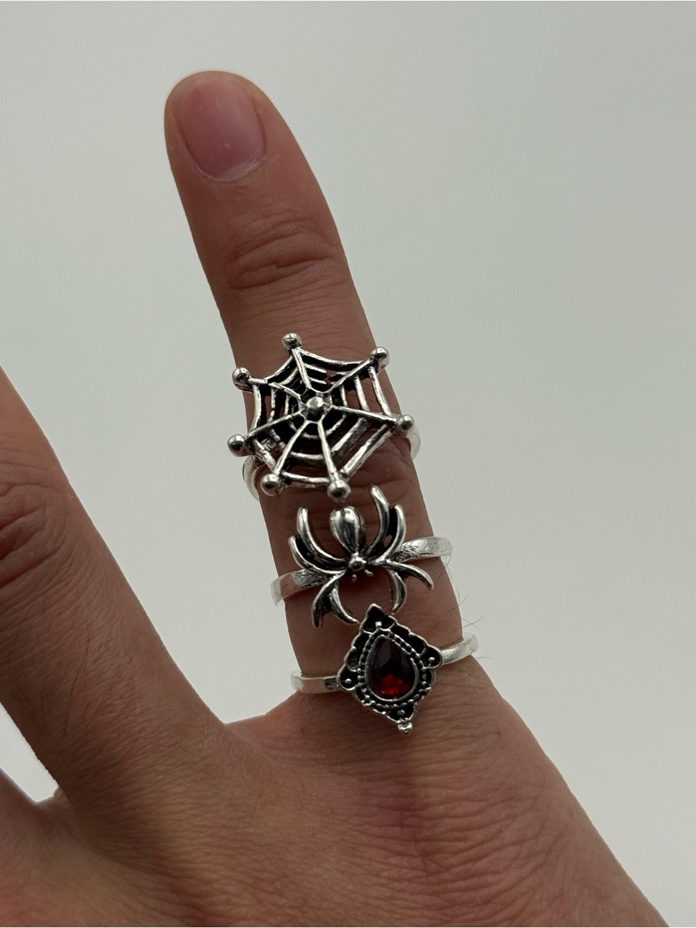 Title: Gothic 3 Ring Set Spider Spiderweb Red Teardrop Silver Tone Punk Jewelry